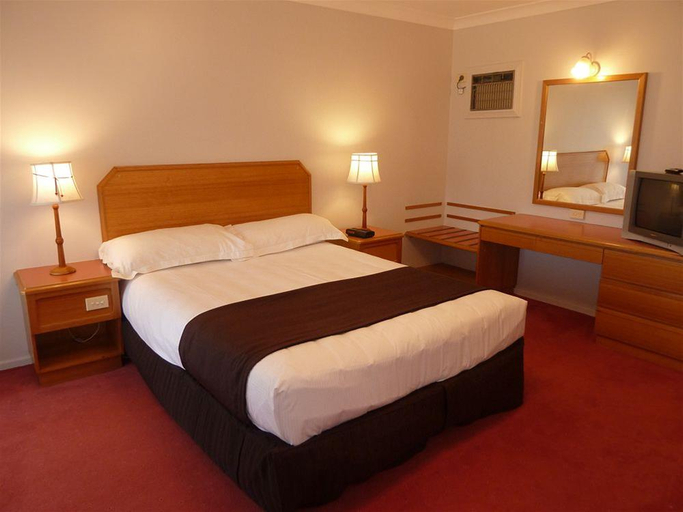 Bedroom 3, McNevin's Warwick Motel, Warwick - Central