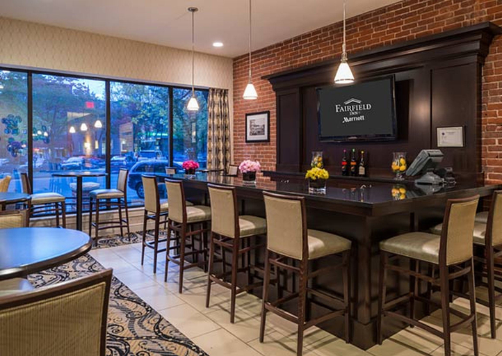 Food & Drinks 4, Fairfield Inn & Suites by Marriott Keene Downtown, Cheshire