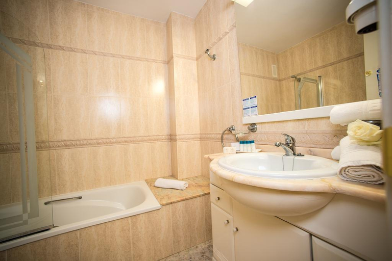 Bathroom 4, Ona Suites Salou, Tarragona