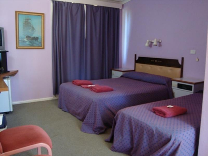 Bedroom 5, Bushmans Retreat Motor Inn, Gundagai