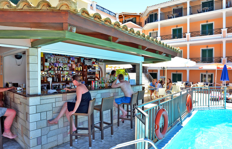 Food & Drinks 5, Alamis Apartments, Ionian Islands