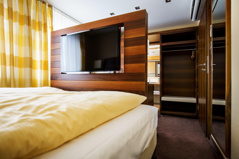 Bedroom 2, Hotel Adler, Ostalbkreis
