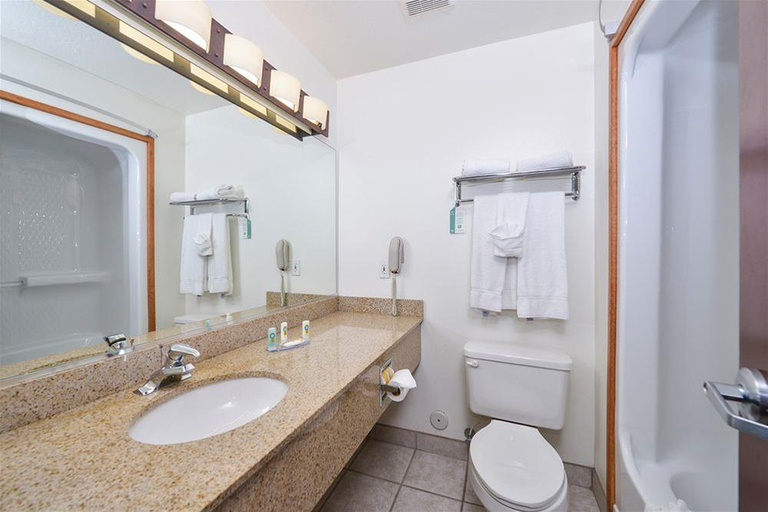 Bathroom 4, Quality Inn Washington - St. George North, Washington