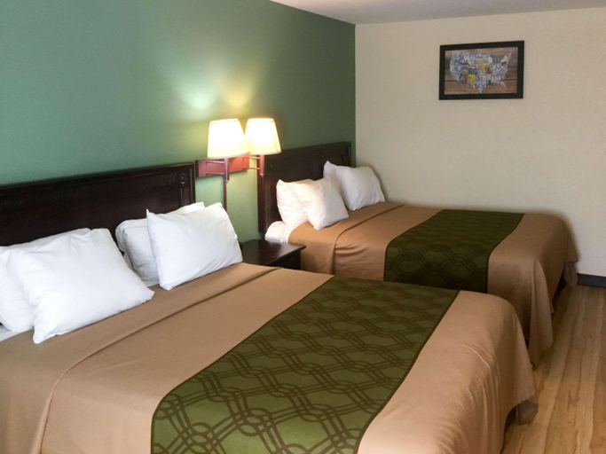 Bedroom 3, Econo Lodge Harrisburg - Hershey, Dauphin