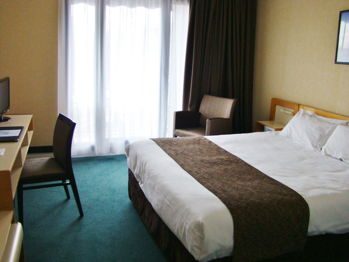 Bedroom 3, Brit Hotel Du Lac St Paul Les Dax, Landes