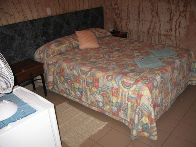 Bedroom 2, Radeka Downunder Underground Motel, Coober Pedy