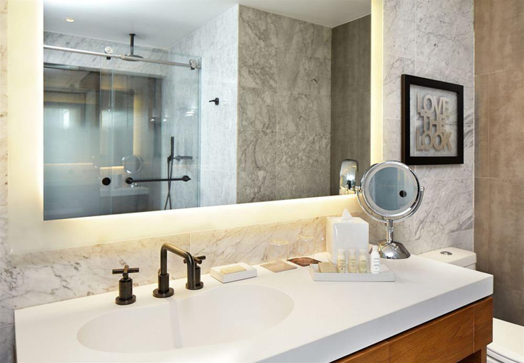 Bathroom 5, Renaissance New York Midtown Hotel, New York