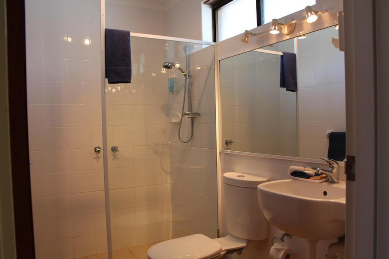 Bathroom 5, Cudgegong Valley Motel, Mid-Western Regional - Pt A