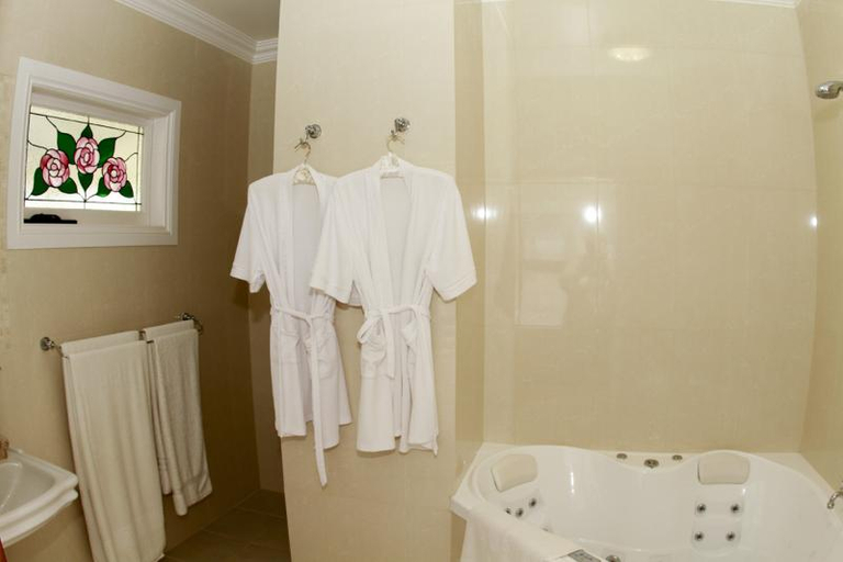 Bathroom, Reid's Place Bed & Breakfast, Redcliffe-Scarborough