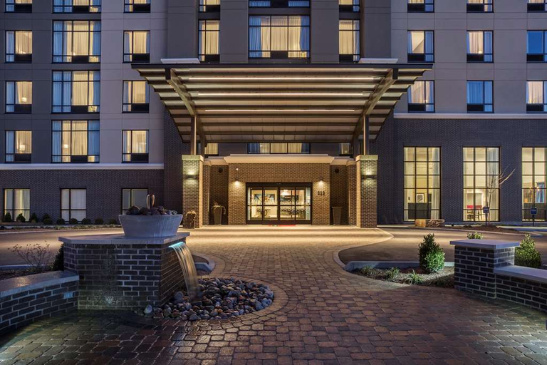 Exterior & Views, Hampton Inn & Suites Newport/Cincinnati, Campbell
