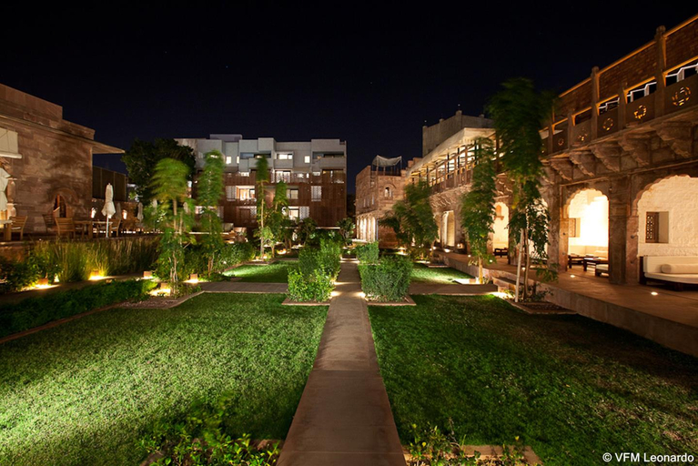 Exterior & Views