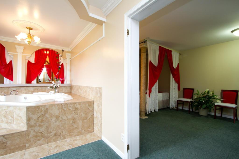 Bathroom 4, Knights Inn Lindsay, Kawartha Lakes