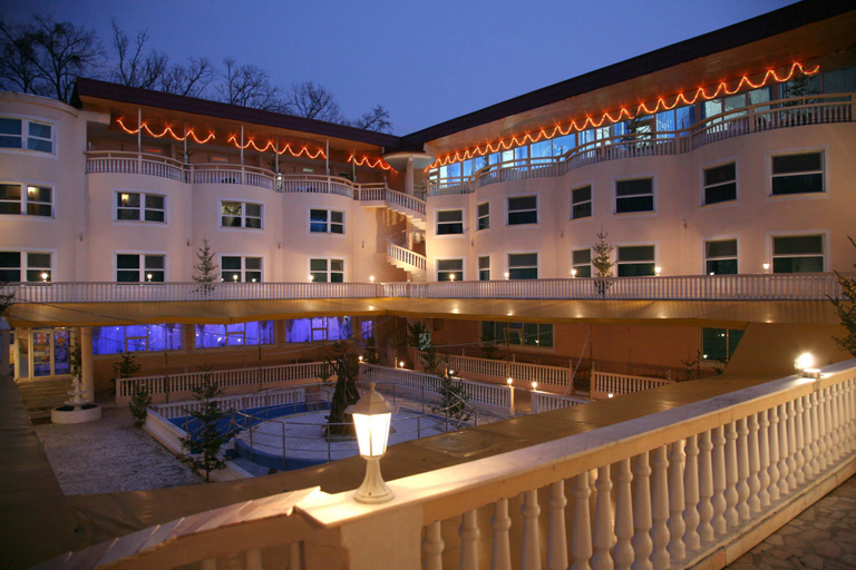 Exterior & Views