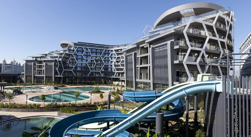 Exterior & Views