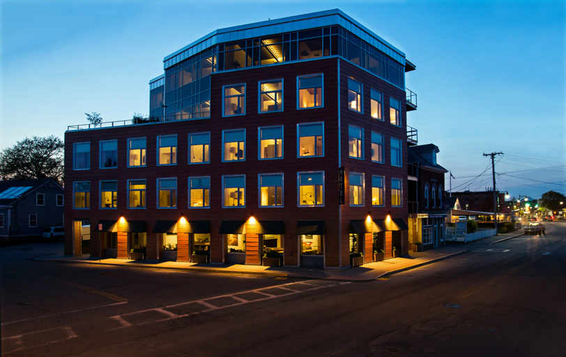 Exterior & Views