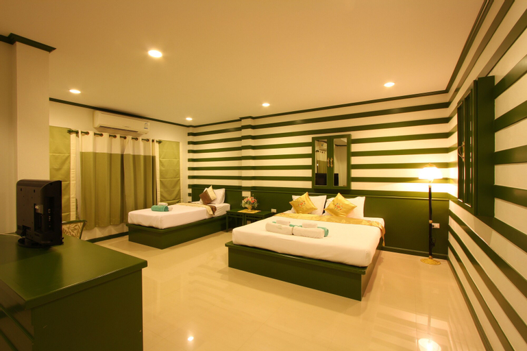 The Green Beach Resort, K. Sam Roi Yot