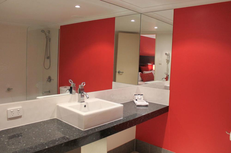 Bathroom 5, Leichhardt Hotel, Rockhampton