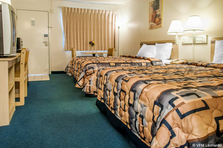 Bedroom 1, Rodeway Inn, Grant