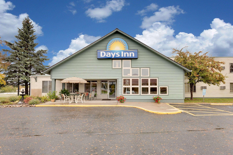 Exterior & Views 2, Days Inn by Wyndham International Falls, Koochiching