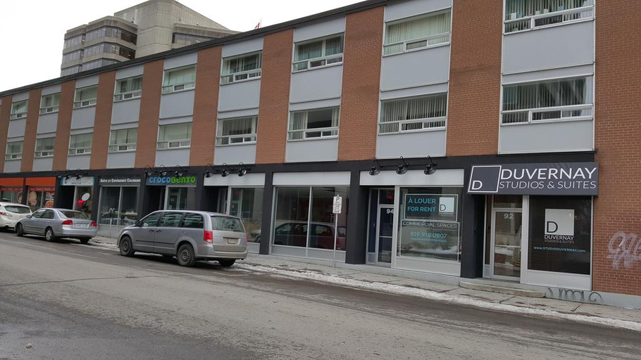 Exterior & Views
