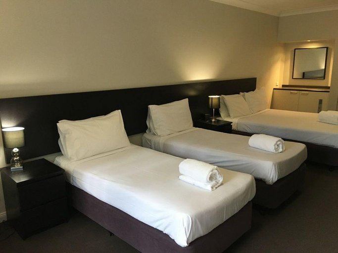 Bedroom 4, Checkers Resort & Conference Centre, Sydney