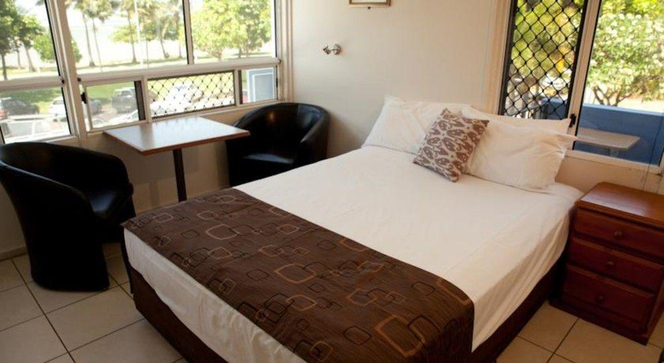 Bedroom 2, Strand Motel, North Ward-Castle Hill