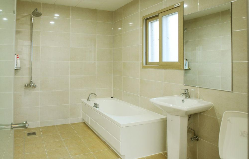 Bathroom 5, U Castle Hotel, Yeosu