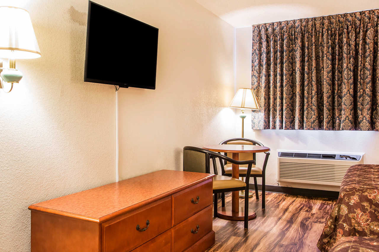 Bedroom 4, FairBridge Inn Express Caseyville, Saint Clair