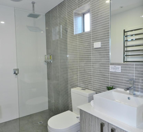 Bathroom, Sanctuary Park Motel, Wodonga