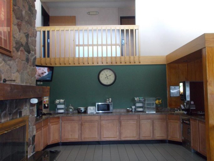 Public Area 2, Boarders Inn & Suites by Cobblestone Hotels - Ripon, Fond du Lac