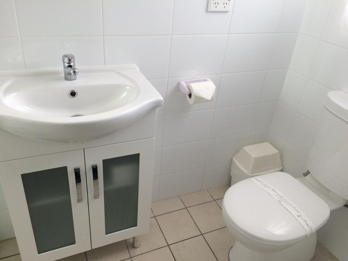 Bathroom 3, Kinross Inn, Cooma-Monaro