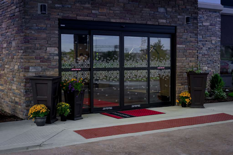 Exterior & Views 2, Hampton Inn & Suites Hammond, Lake
