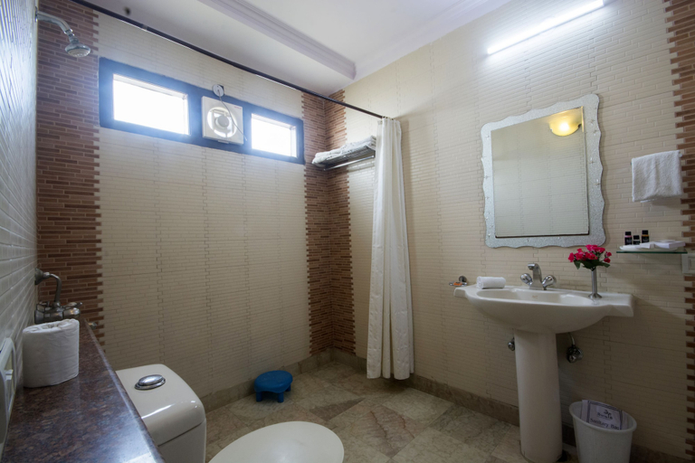 Bathroom 4, Siris 18, Agra