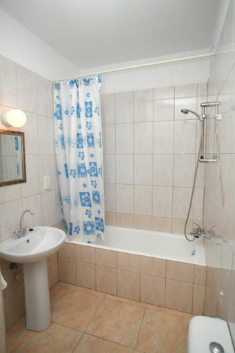 Bathroom 4, New York Plaza Hotel Apartments