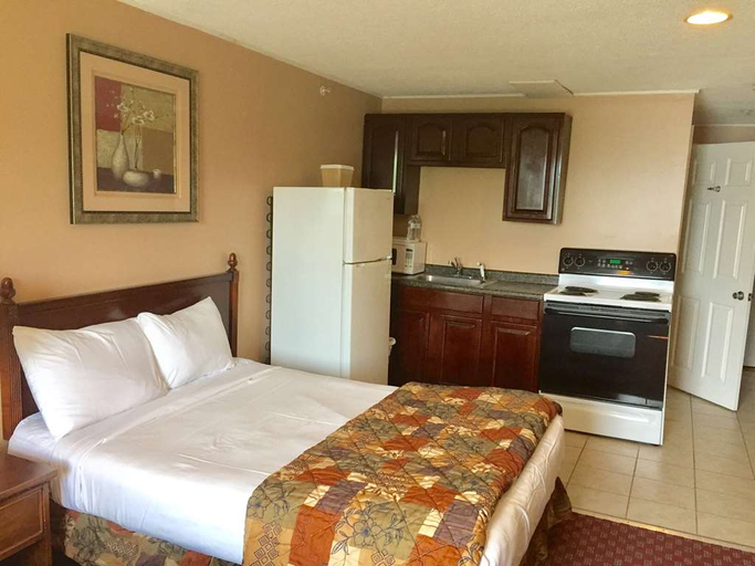 Bedroom 4, Winnisquam Lake Inn, Belknap