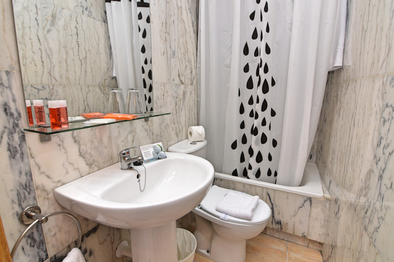 Bathroom 3, Hotel Queens, Alicante