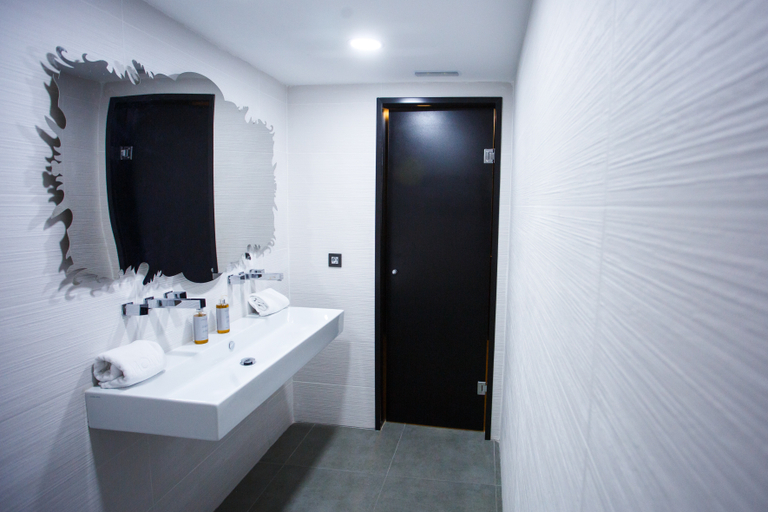 Bathroom 5, Seven Hotel & Wellness-Gay Men Only, Las Palmas