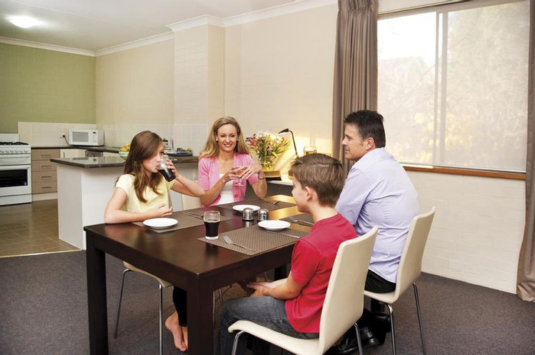 Oxley Court Serviced Apartments, Kingston