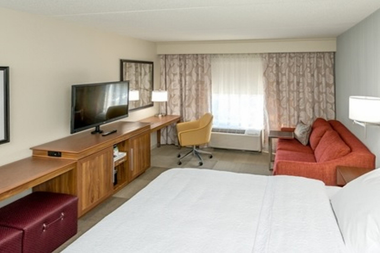 Bedroom 3, Hampton Inn & Suites Albany-East Greenbus, Rensselaer