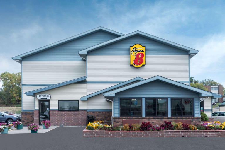Exterior & Views 1, Super 8 by Wyndham Pierre SD, Hughes