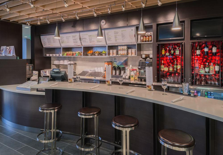 Food & Drinks 5, Courtyard Wilmington Downtown/Historic District, New Hanover
