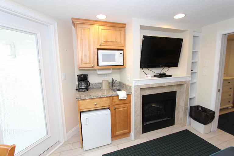 Public Area 3, Ocean Club on Smuggler's Beach, Barnstable