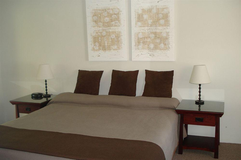 Bedroom 2, A Tropical Nite, Douglas
