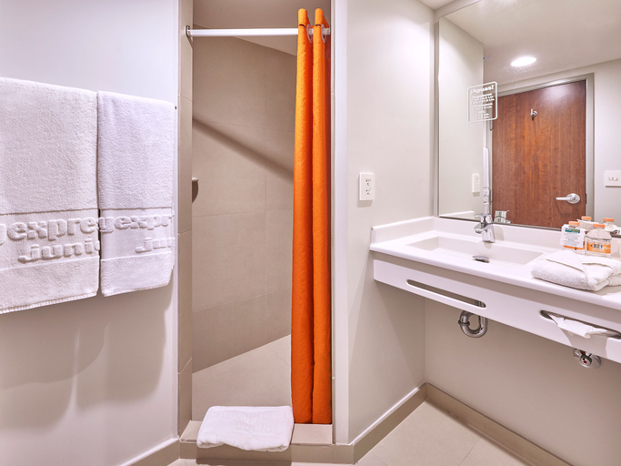 Bathroom 4, City Express Junior by Marriott San Luis Potosi Carranza, San Luis Potosí