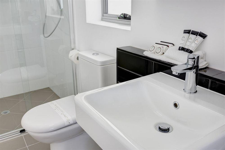 Bathroom 4, Direct Htls Pavilion and Governor on Brookes, Bowen Hills