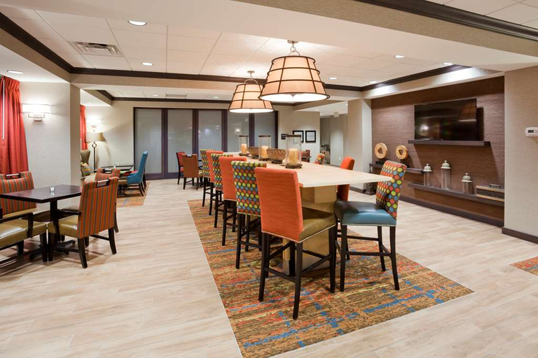 Food & Drinks 5, Hampton Inn Minneapolis-Roseville, Ramsey