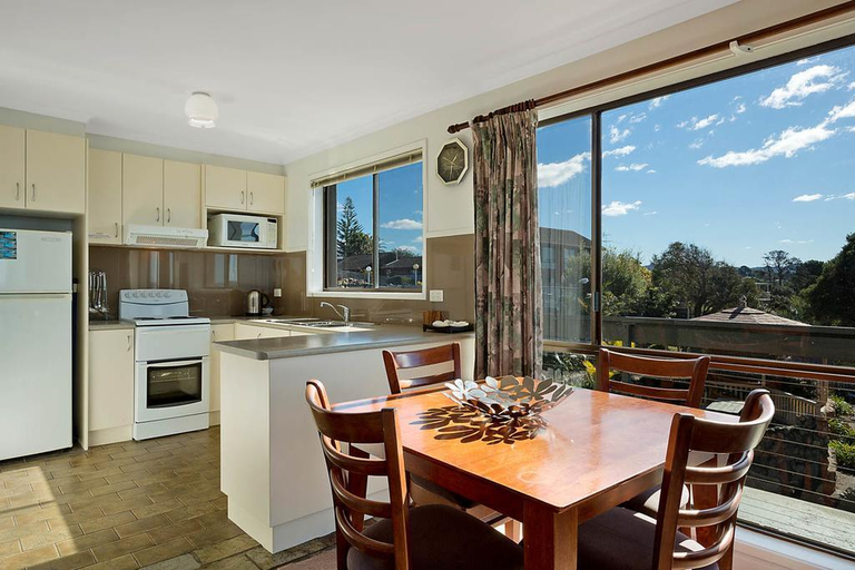 Food & Drinks 5, Eagle Heights Holiday Units, Bega Valley