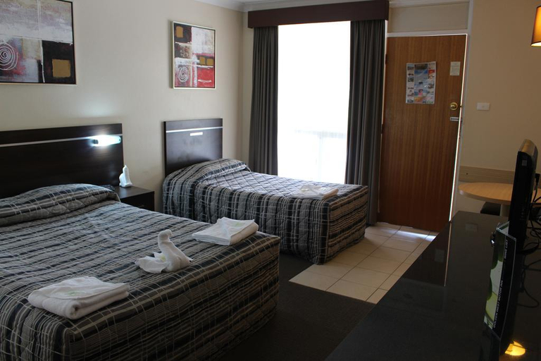 Bedroom 3, Golden West Motor Inn, Dubbo - Pt A