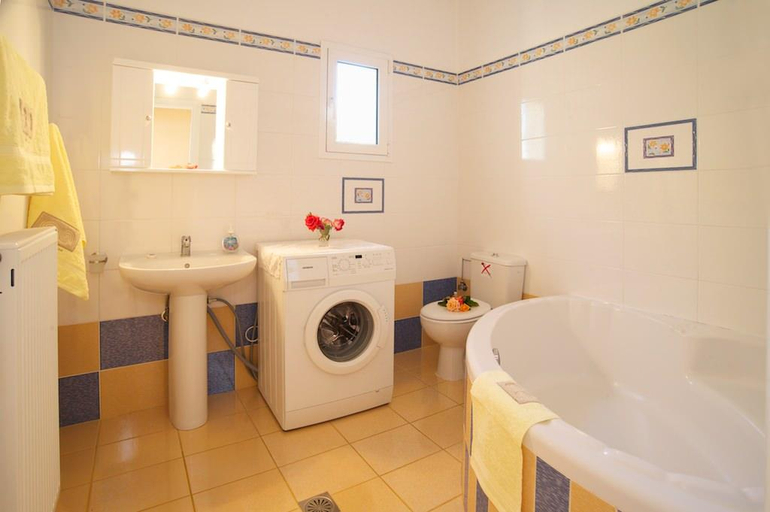 Bathroom 4, Eleftheria Apartments, Ionian Islands