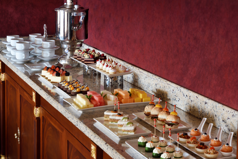 Al Aziziyah Boutique Hotel - Food & Drinks